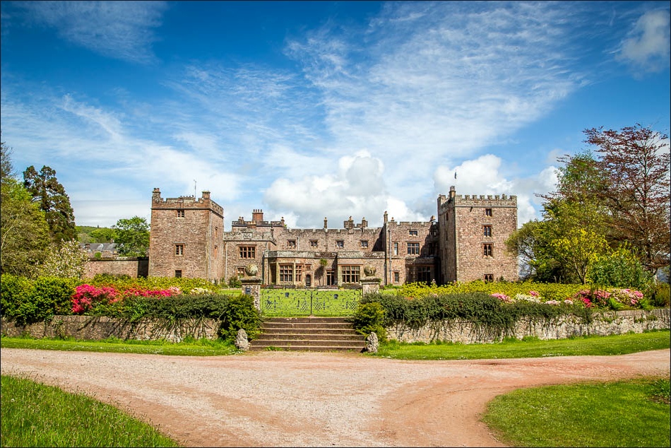 Képtalálat a következőre: „muncaster castle”