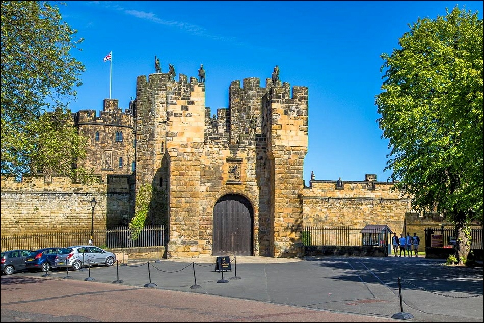 entrance to Alnwick Castle