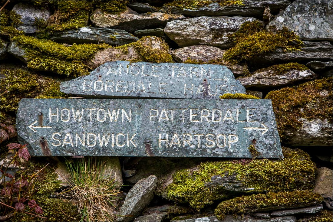 Old sign to Howtown