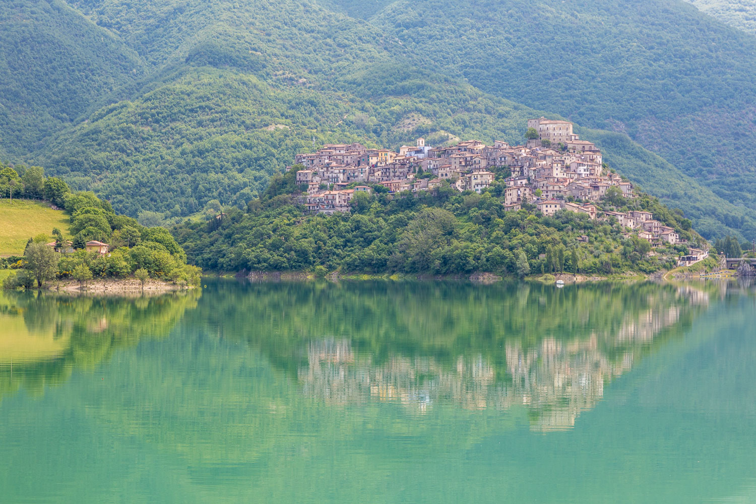 Colle di Tora, Castel di Tora, Lake Turano