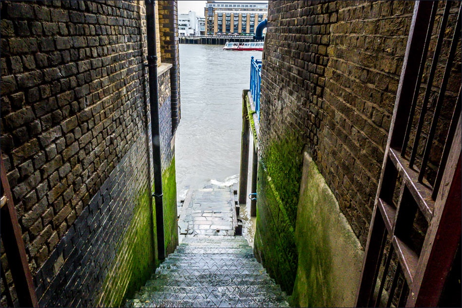 Docklands walk, Thames Path