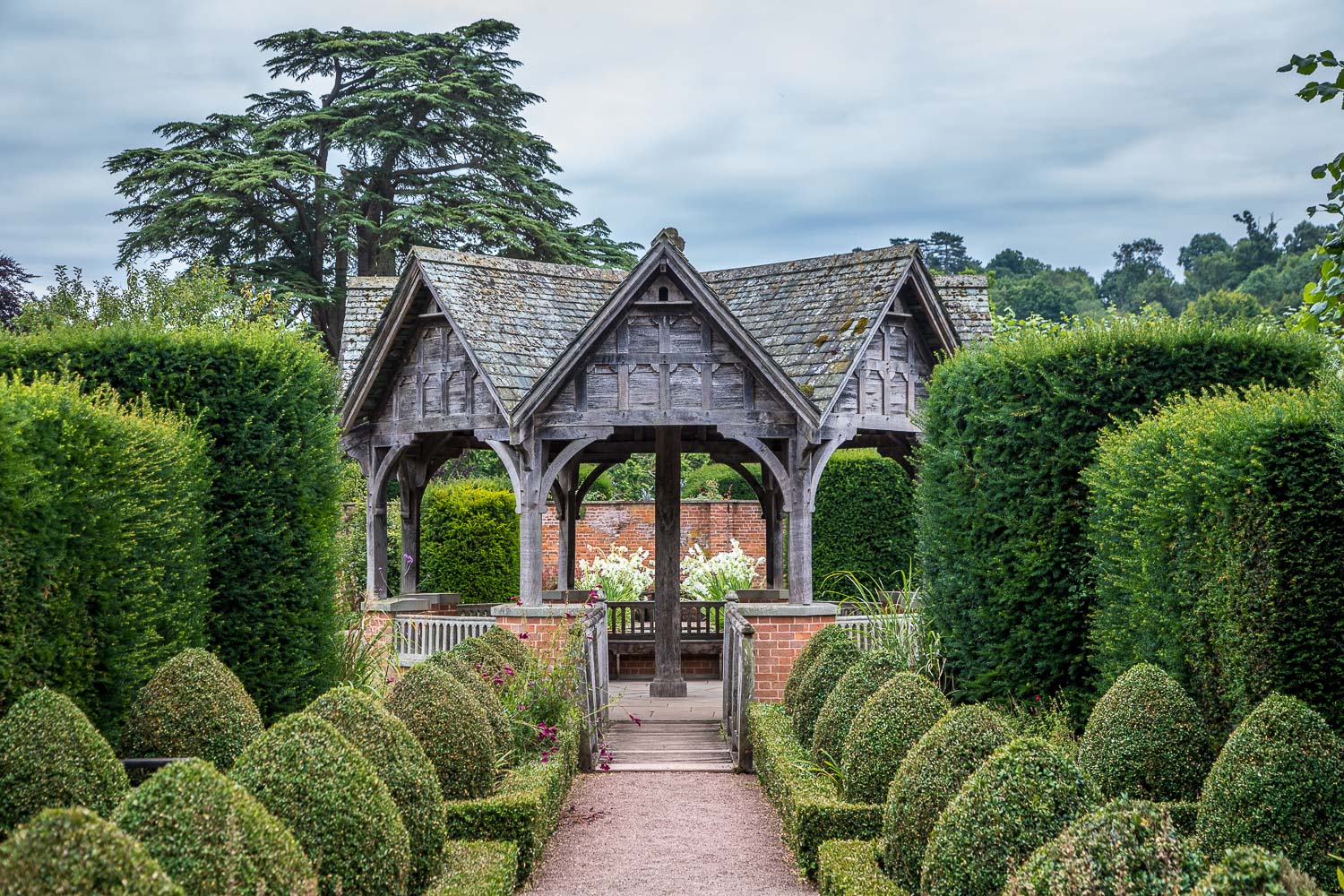 Hampton Court Castle Garden