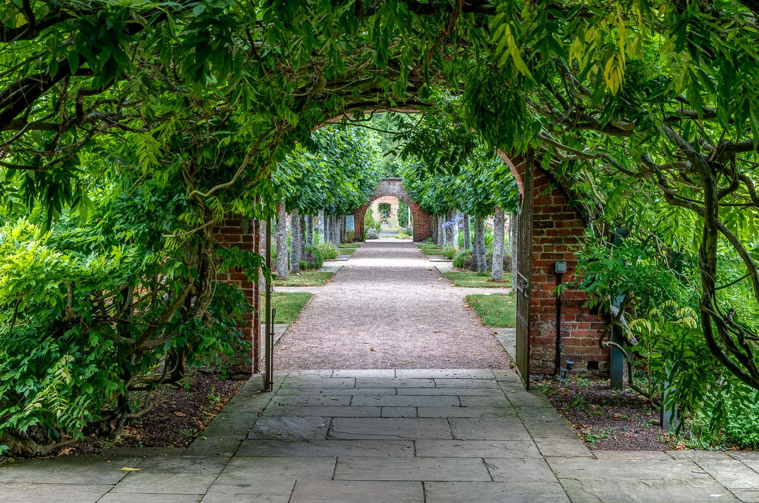 Hampton Court Castle Garden