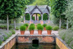Hampton Court Castle Garden