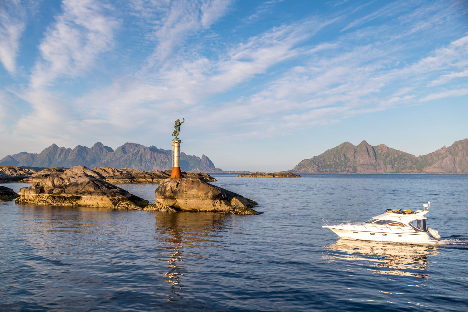 Ferry to Lofoten, Fisherman's Wife statue