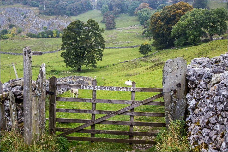 Stainforth walk, limestone country