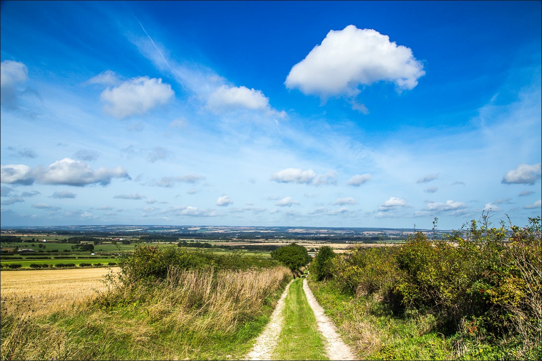 Yorkshire Wolds Way – Part 3: Near Huggate to Filey – backpackartist >>